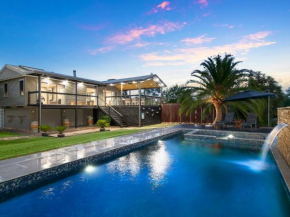 Lilies Luxe Suite on Lovedale with Private Heated Pool 5star, Lovedale